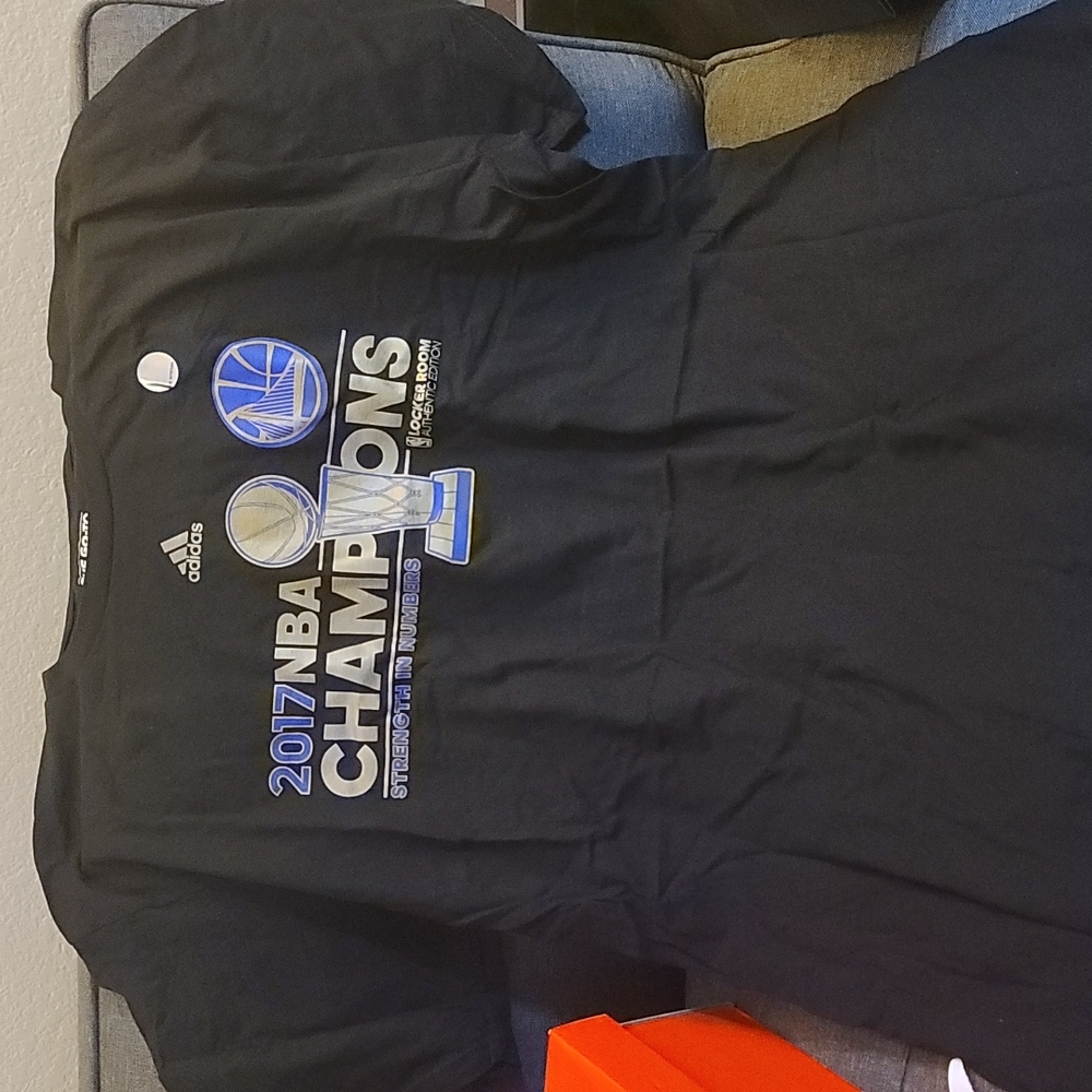 Adidas Golden State Warriors 2017 Locker room championship shirt